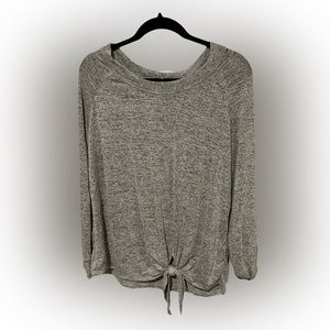 Light Sweater w/Knot Twist L
